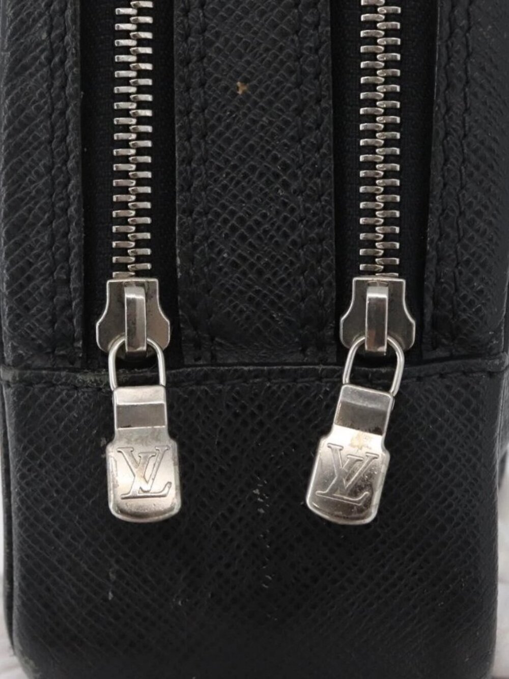 LOUIS VUITTON Taiga Pavel Clutch Bag Ardoise - Picture 9 of 16